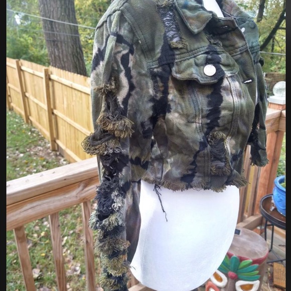 Crust punk shredded post apocalyptic camo cropped denim jacket - Picture 7 of 7